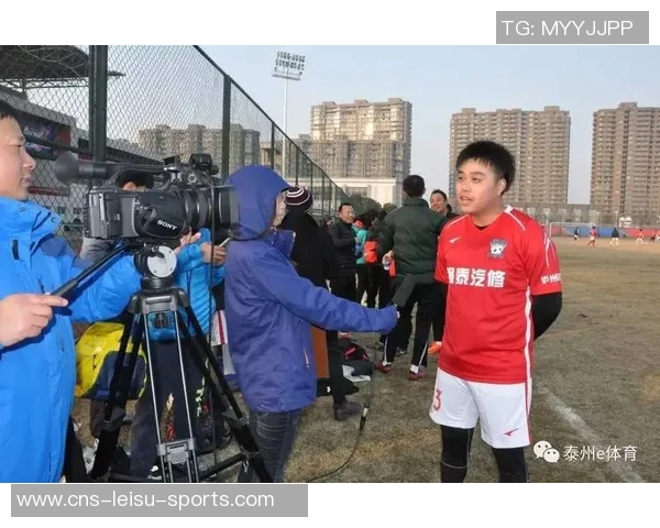 八人制足球战术解析与实战应用探讨助力球队提升竞技水平